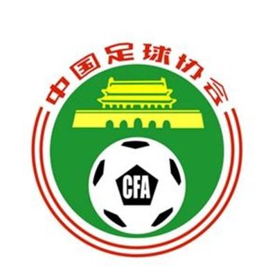 陈颖姗此时开口道：小姐，我们陪您进去吧。